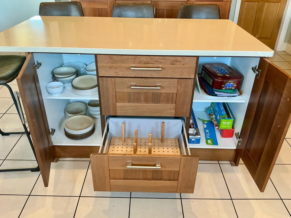 Kitchen island - Image 2