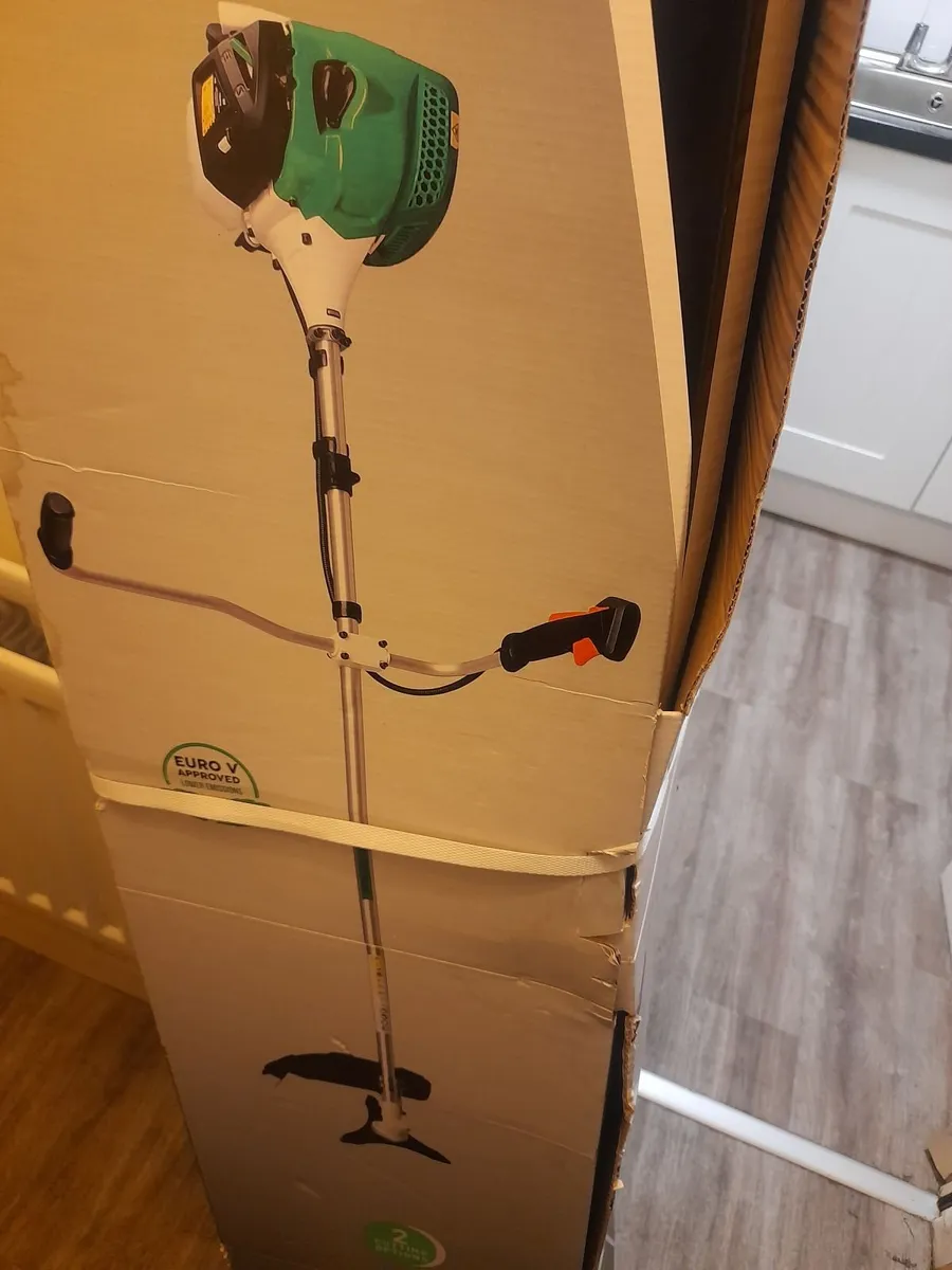 Pro-cut plus petrol brushcutter , 2 stroke, 43cc - Image 2