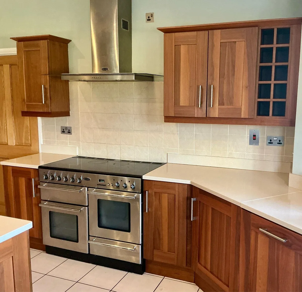 Solid walnut kitchen - Image 1