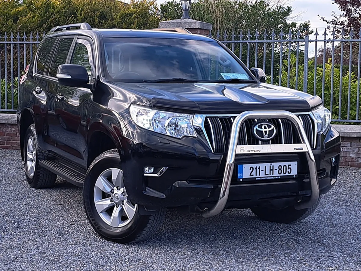 Toyota Land Cruiser 4 wheel drive long wheel drive - Image 1