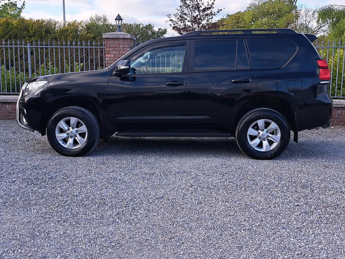 Toyota Land Cruiser 4 wheel drive long wheel drive - Image 4