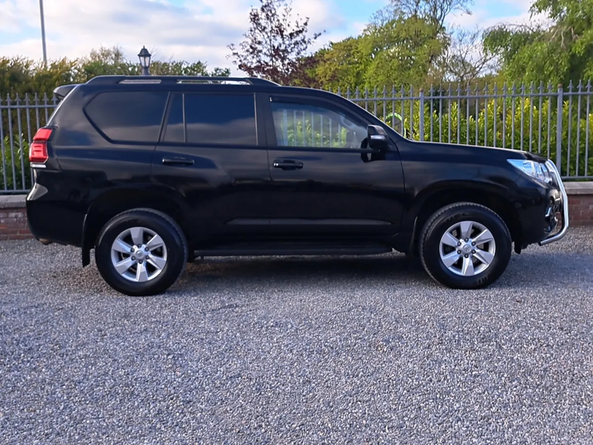 Toyota Land Cruiser 4 wheel drive long wheel drive - Image 3