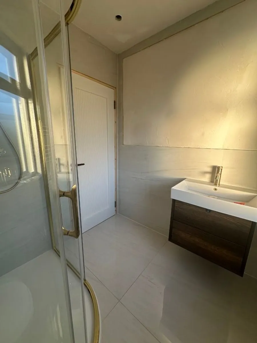 Slate Effect White Shower Tray - Image 3