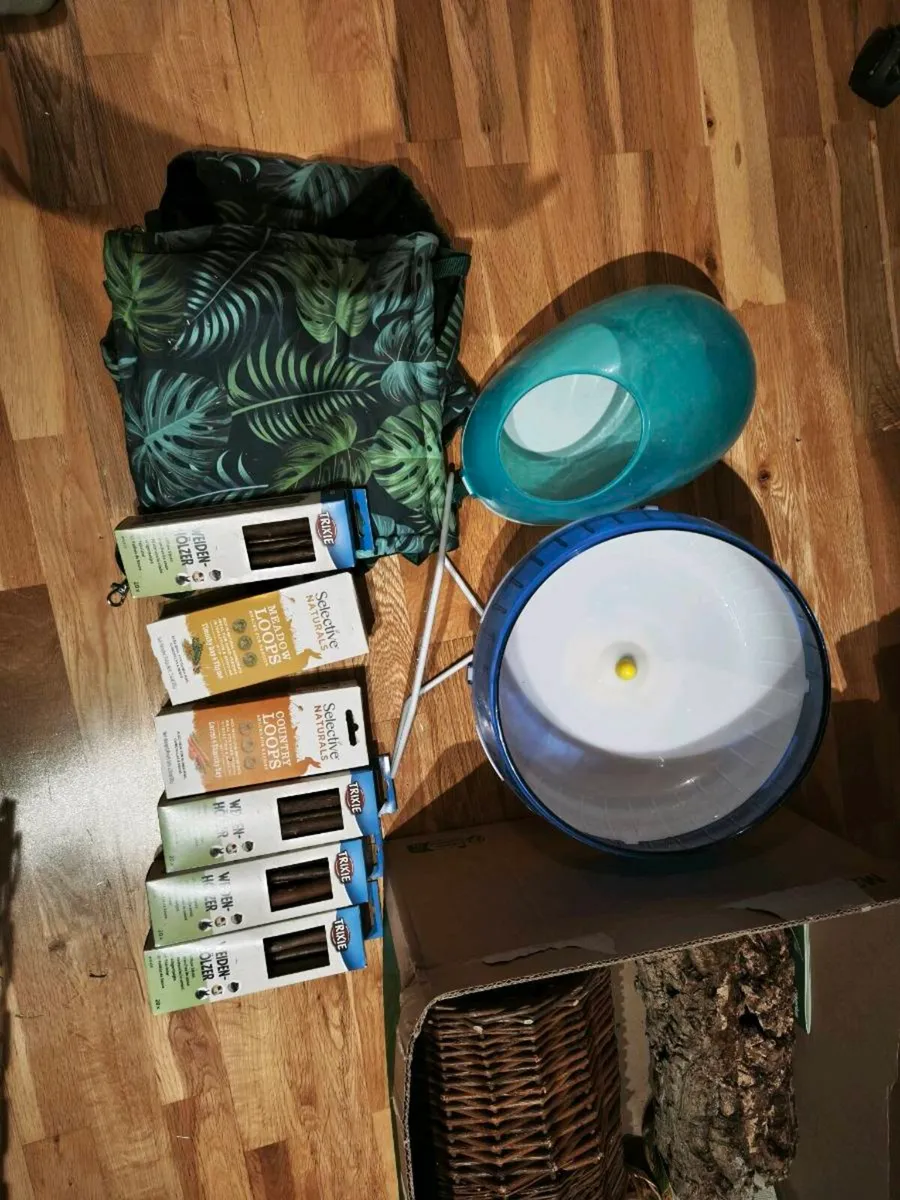 Used small pet cage/starter pack - Image 4