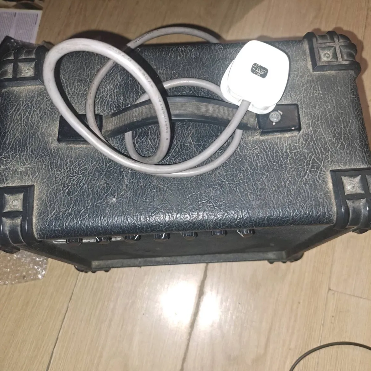 Viantage GUITAR AMPLIFIER - Image 3