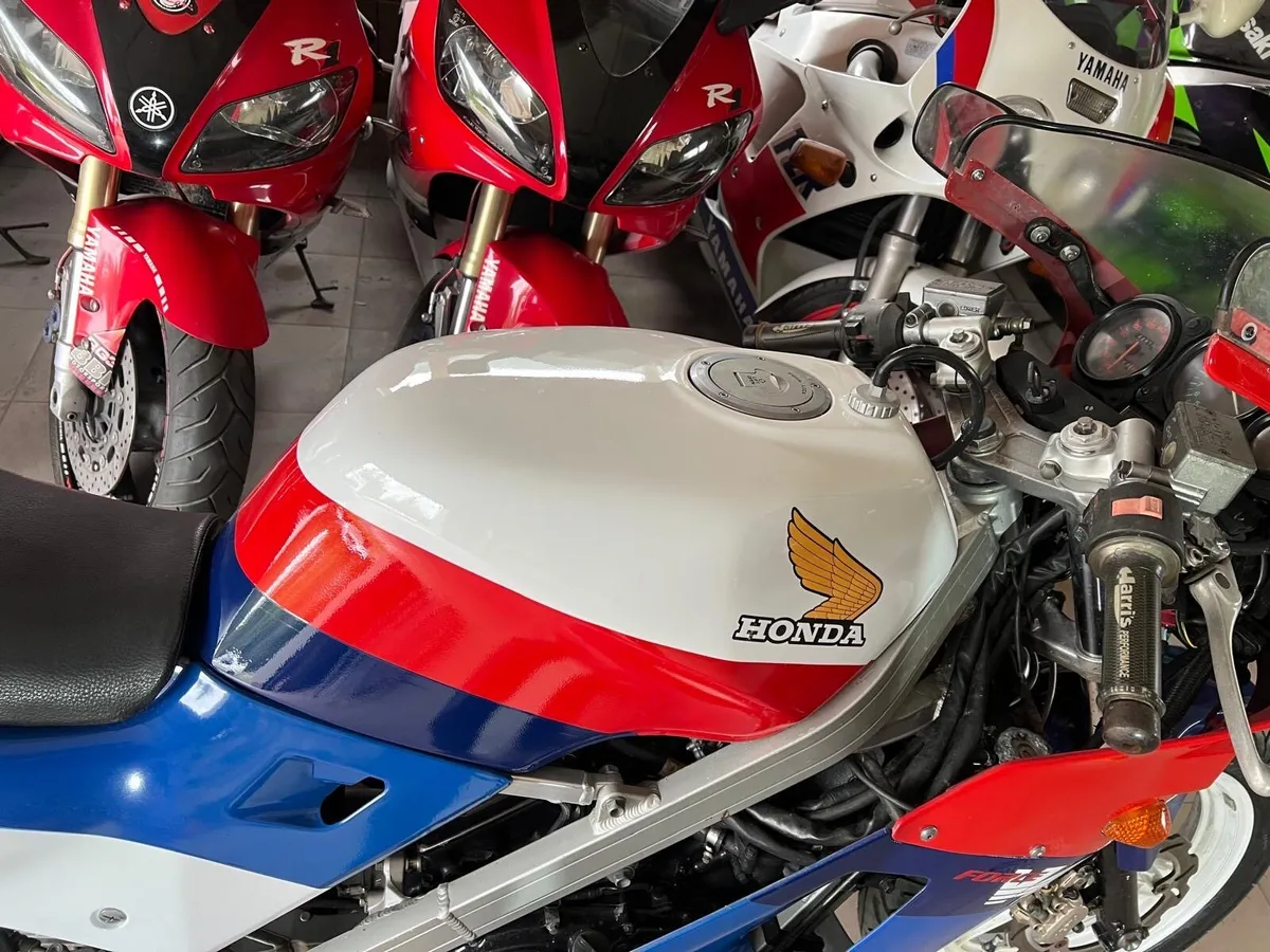 Honda  vfr400 - Image 3