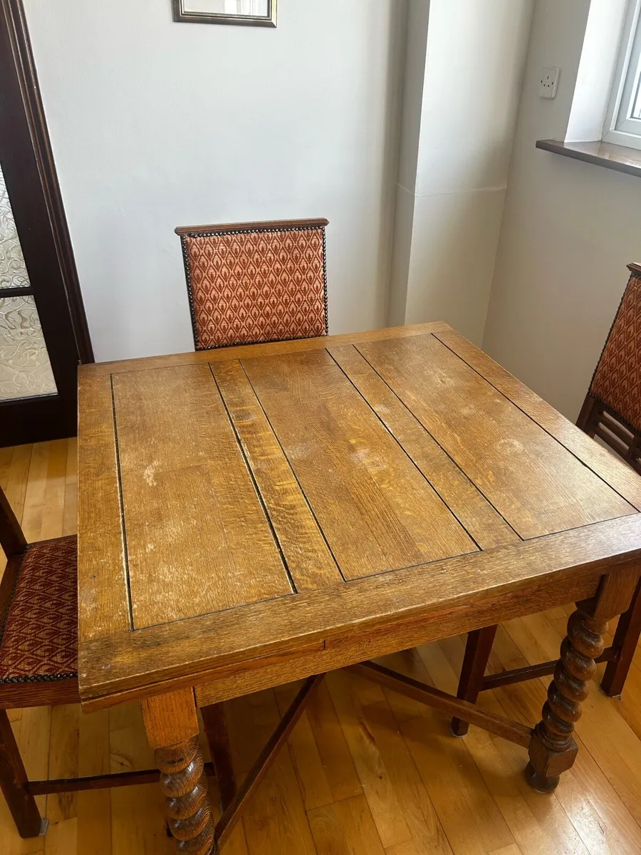 Solid extendable table and 6 chairs - Image 3