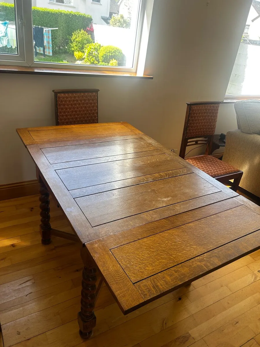 Solid extendable table and 6 chairs - Image 4