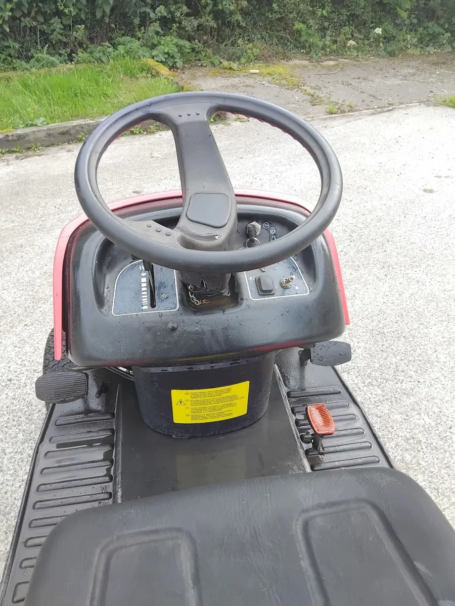 Lawnboss ride on  15.5hp hydrostatic 48-inch - Image 3