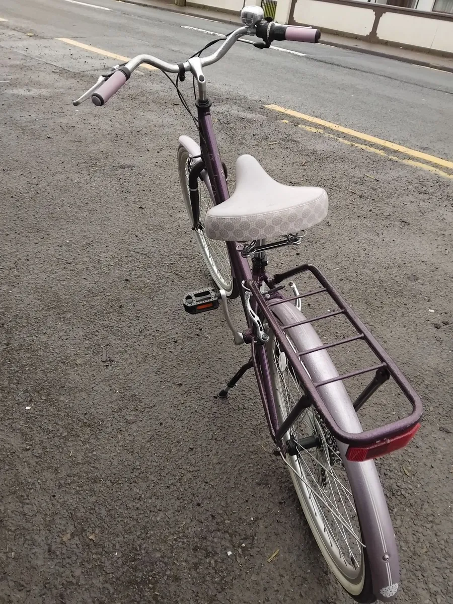 PENDLETON 26inch girls bike like new - Image 4