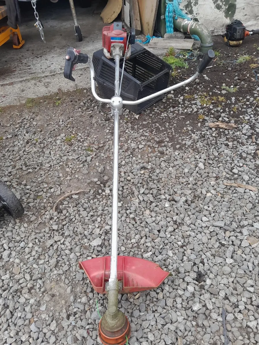 Kawasaki grass strimmer - Image 3