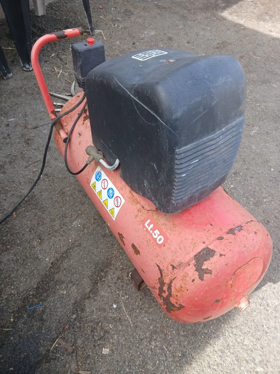 Air compressor 50L working perfect priced - Image 3