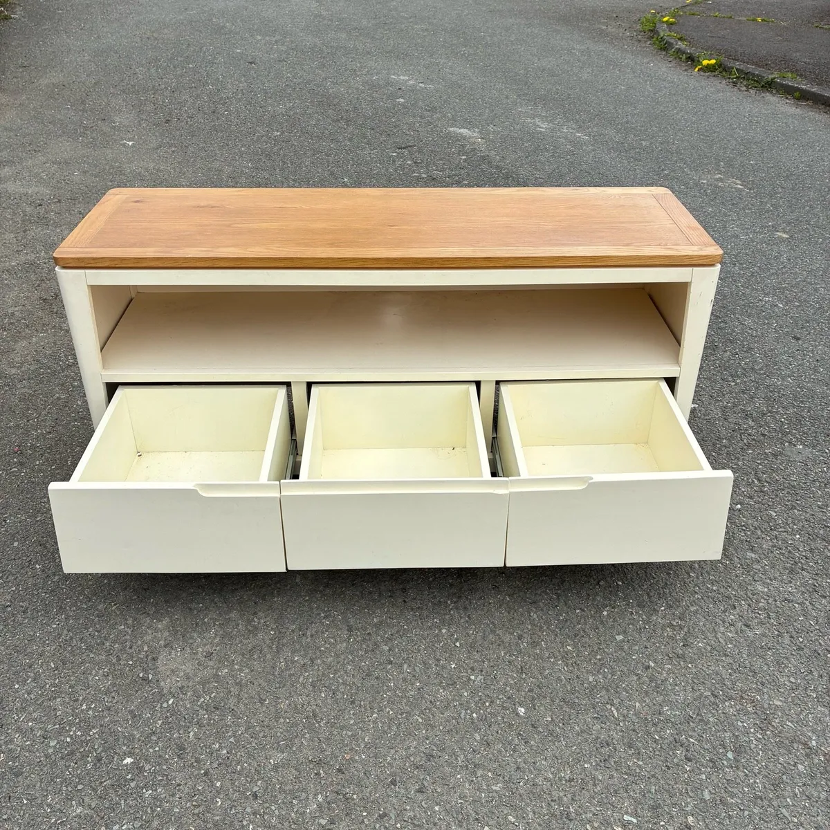 Fab! Solid Tv unit with 3 drawers - Image 2