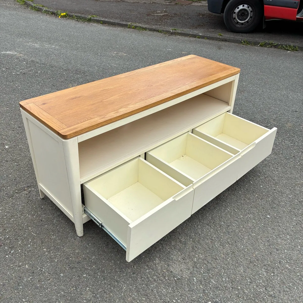 Fab! Solid Tv unit with 3 drawers - Image 3