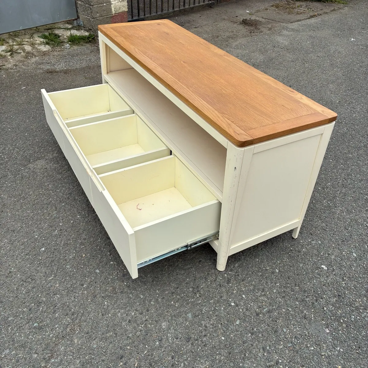 Fab! Solid Tv unit with 3 drawers - Image 4