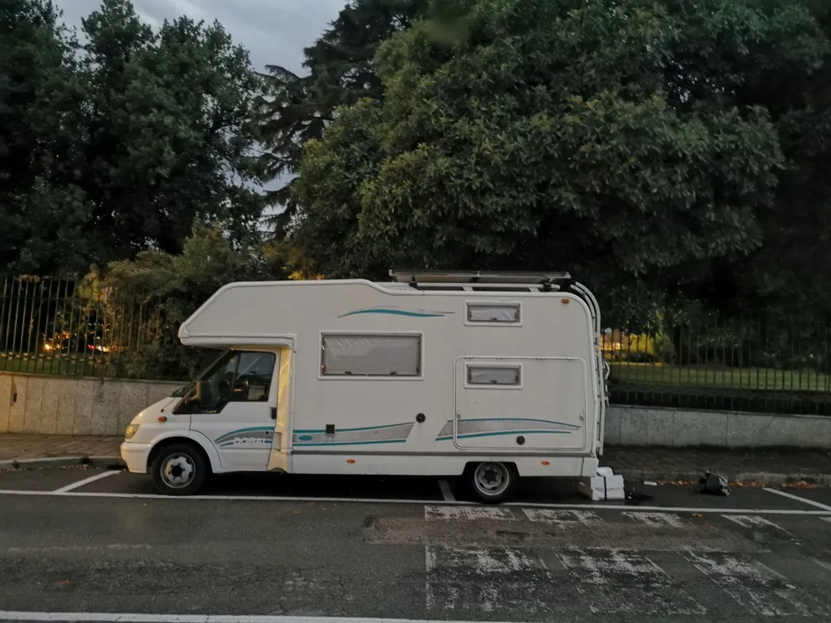 Camper Enlagh Doral 161 5 or 6 berth - Image 3