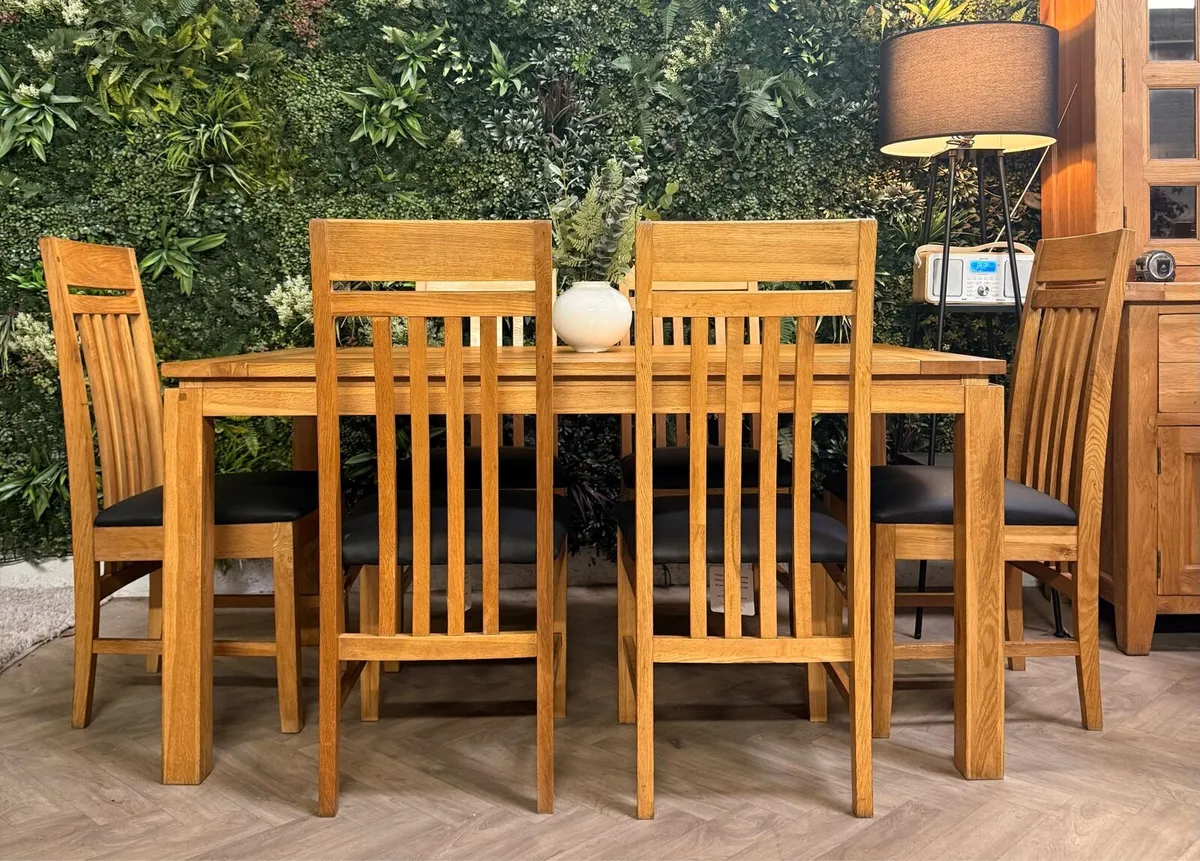 Solid oak kitchen table & 6 chairs - Image 2