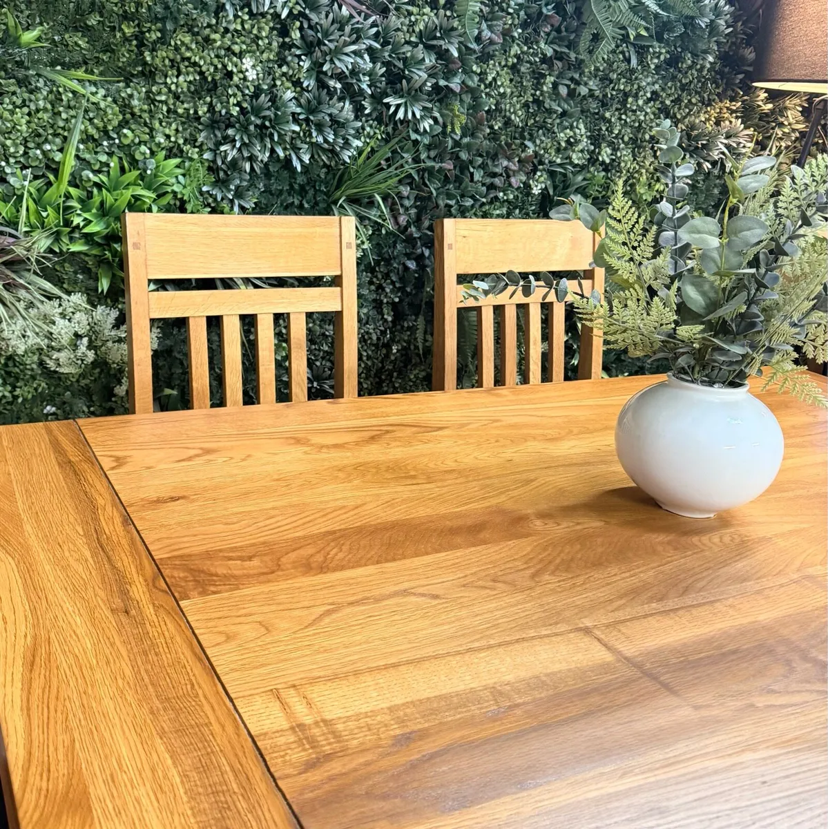 Solid oak kitchen table & 6 chairs - Image 4