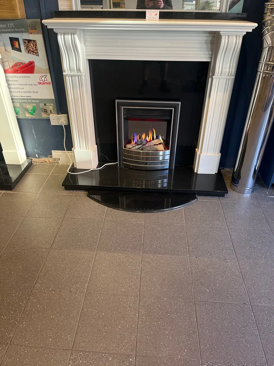 Fireplace Displays to clear €995 - Image 4