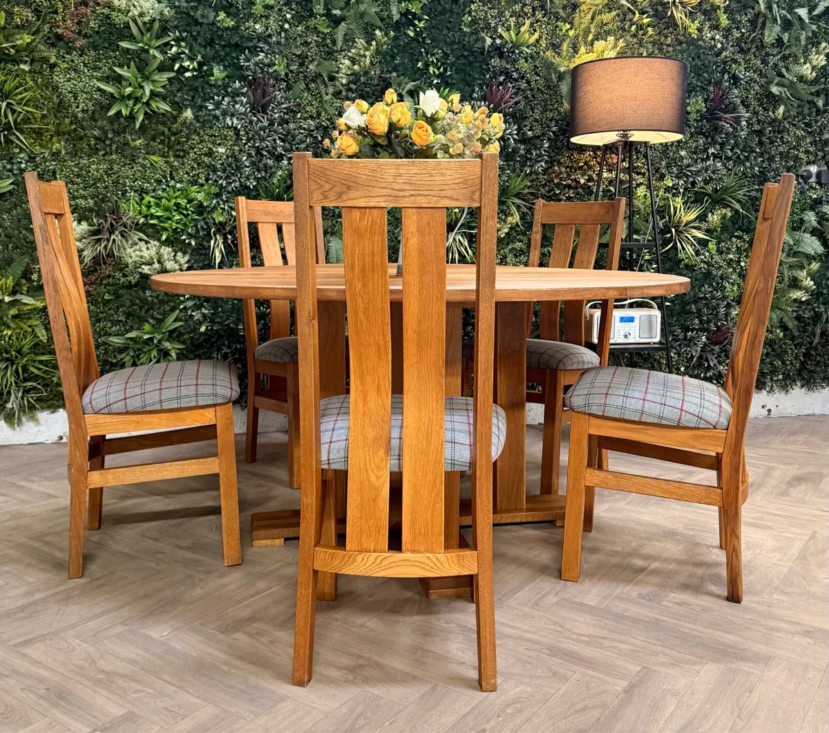 Round oak kitchen table & 5 chairs - Image 2
