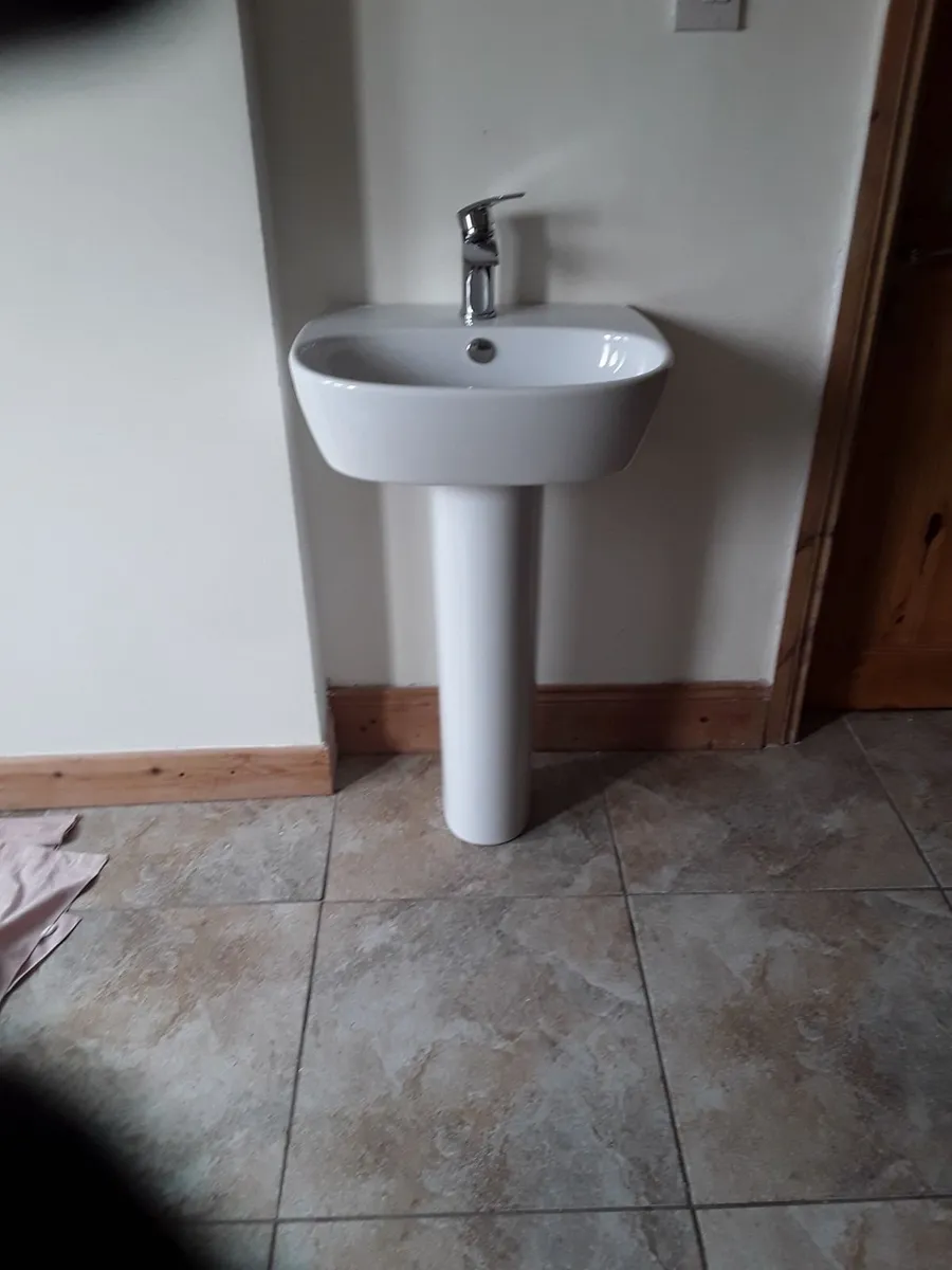 Large white sink pedestal Mix tap - Image 1