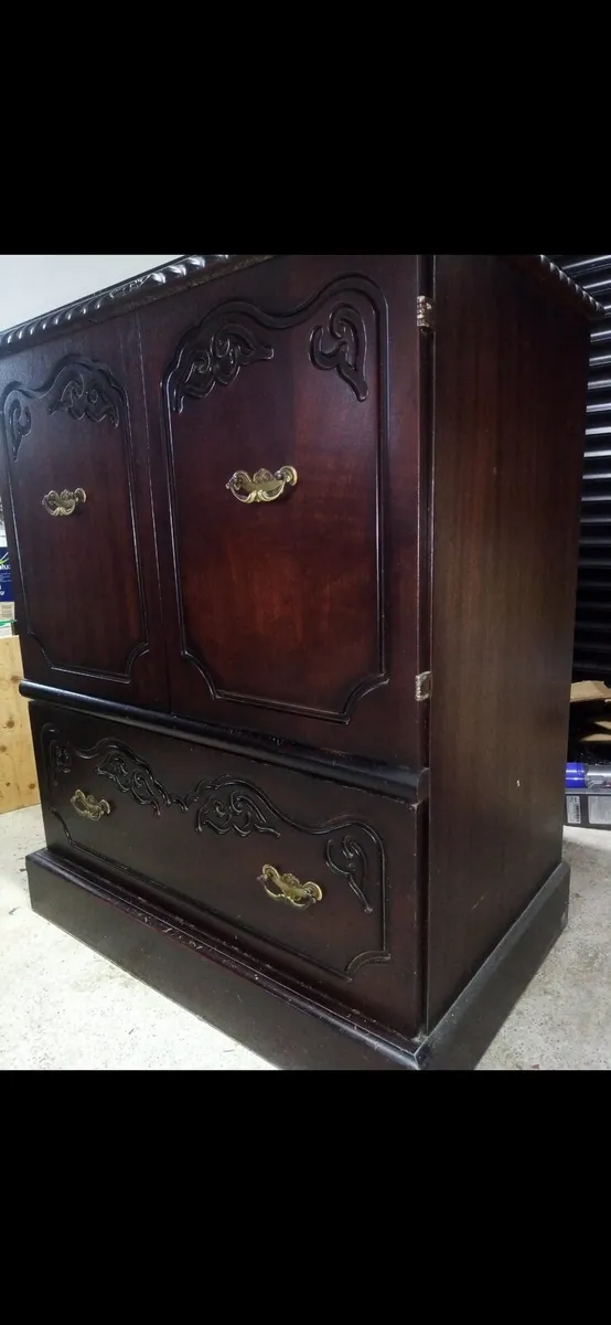 Cabinet - Image 1