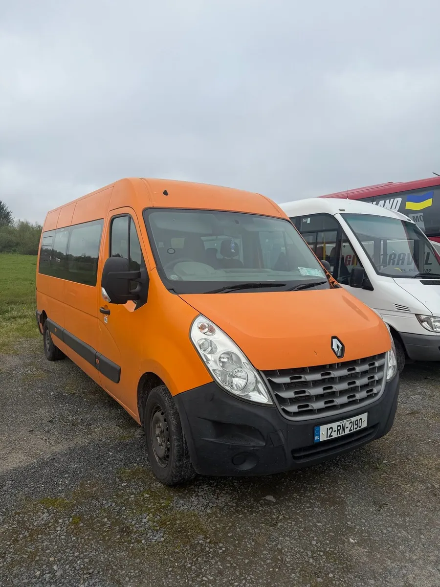 Renault master 16 seaters - Image 1
