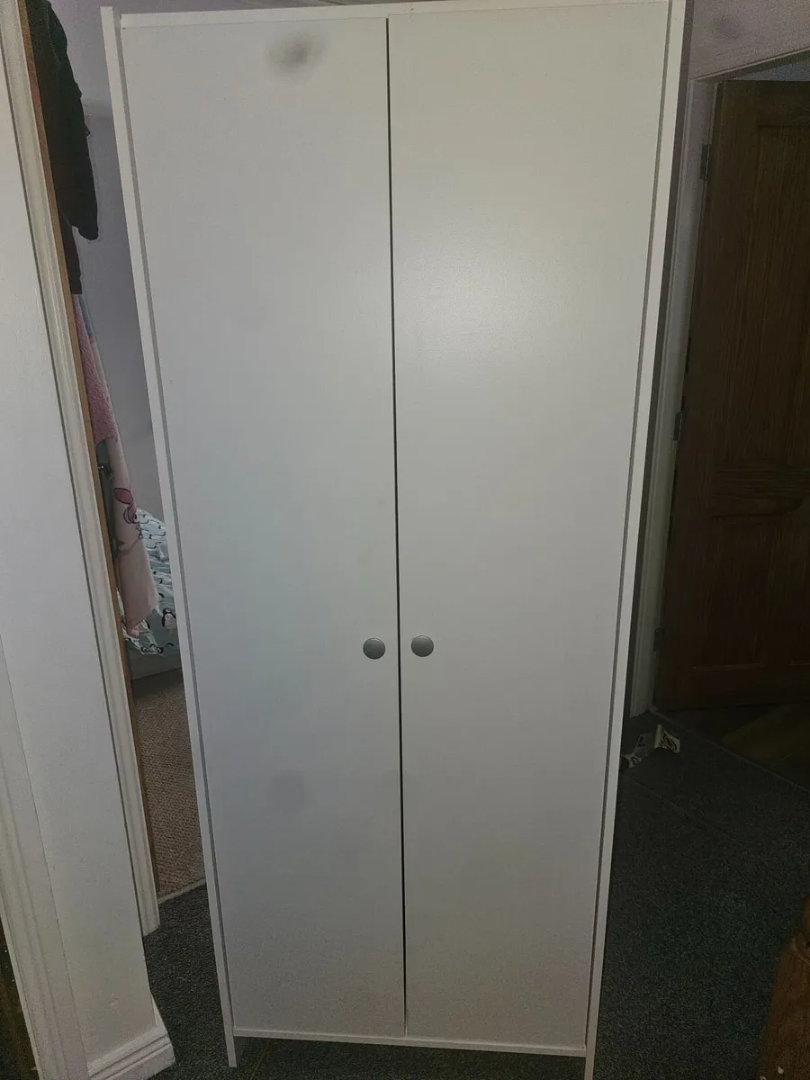 Bedroom set - Image 1