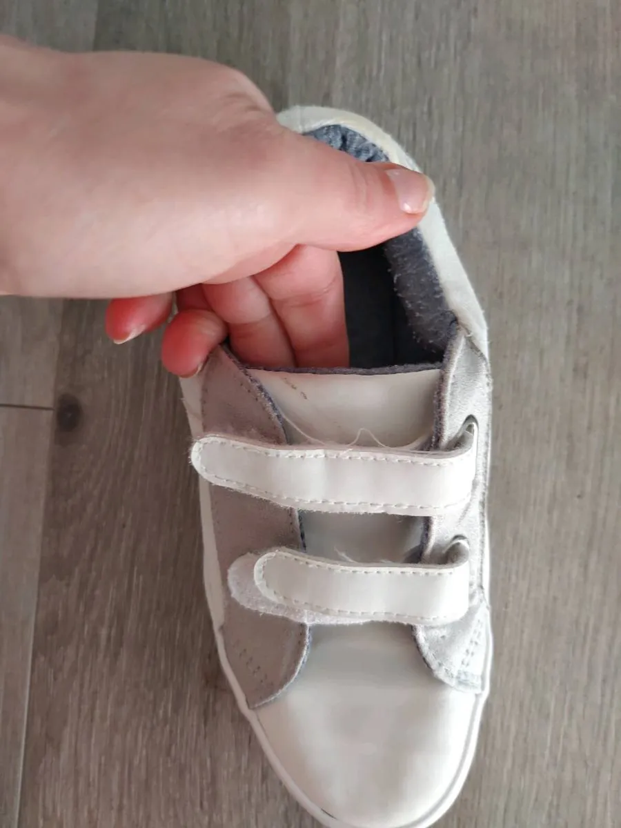 UK 13 white leather look shoes trainers - Image 2