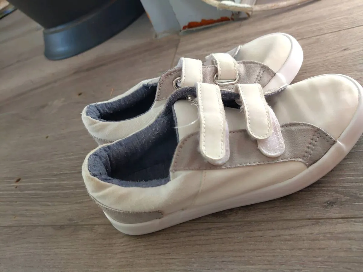 UK 13 white leather look shoes trainers - Image 1