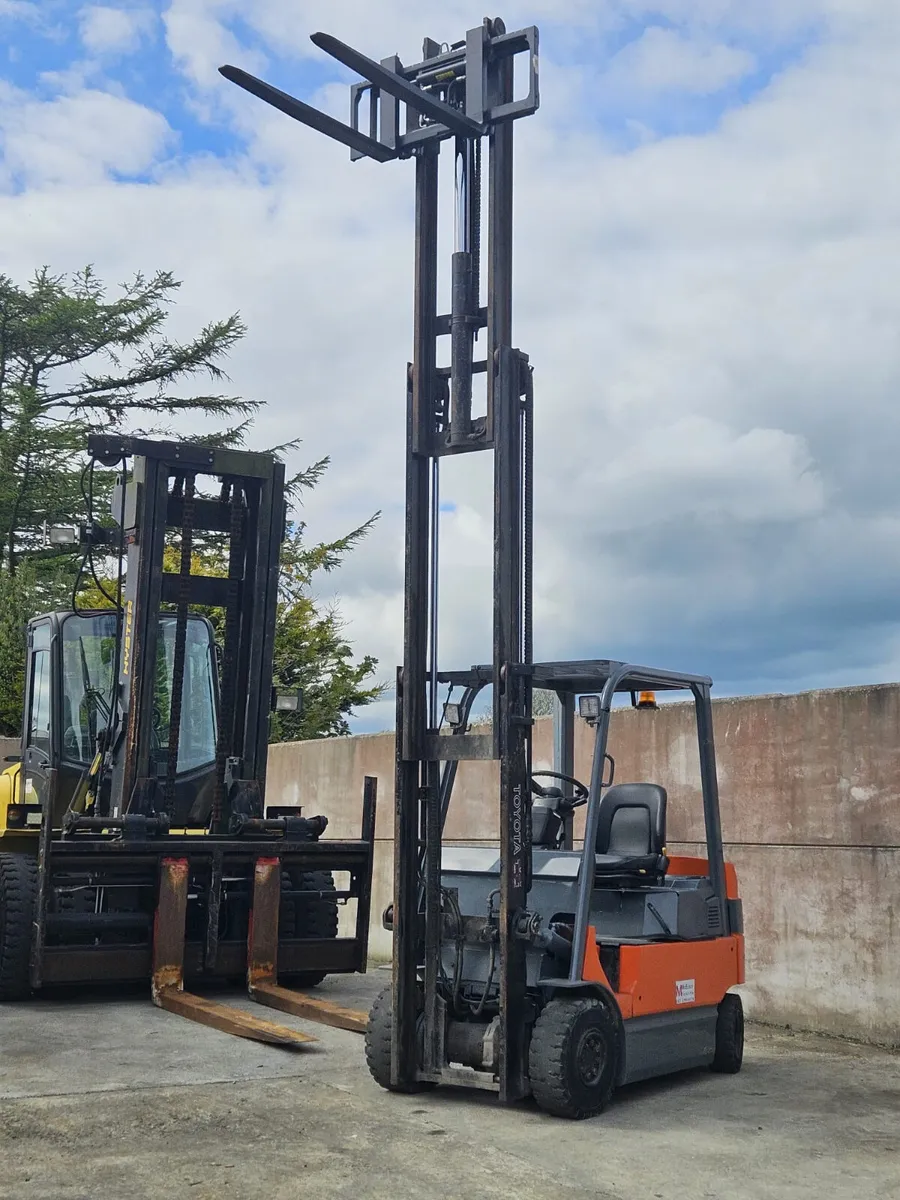 Electric Toyota Forklift - Image 1