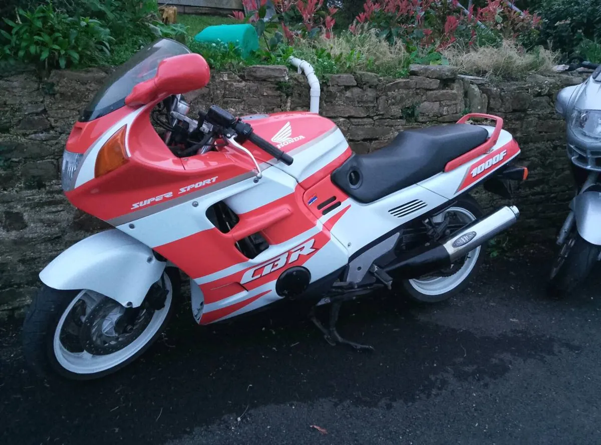 Honda CBR1000F 1990 - Image 3