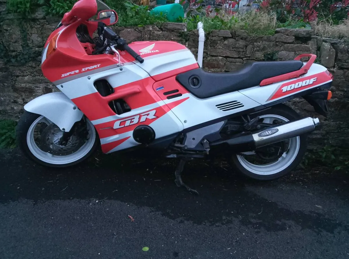 Honda CBR1000F 1990 - Image 1