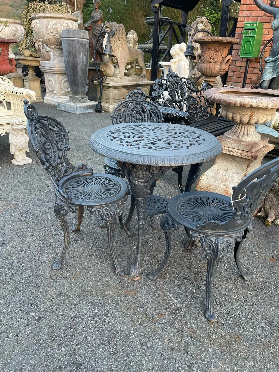 Very heavy cast iron garden table chairs - Image 3