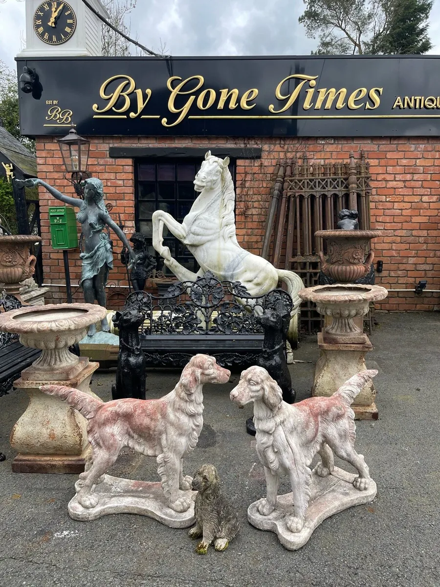 Beautiful dog statue - Image 1