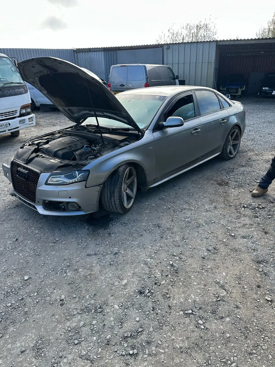 2011 Audi a4 s line for breaking only - Image 4