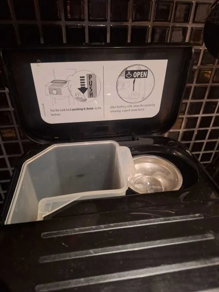 DeLonghi Stilosa EC230.BK espresso machine + accessories - Image 2