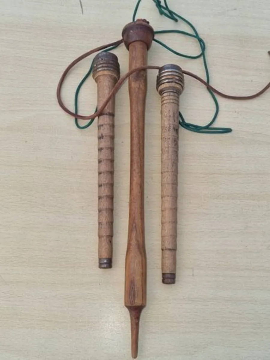 Vintage weaving spools turned into a toy - Image 1