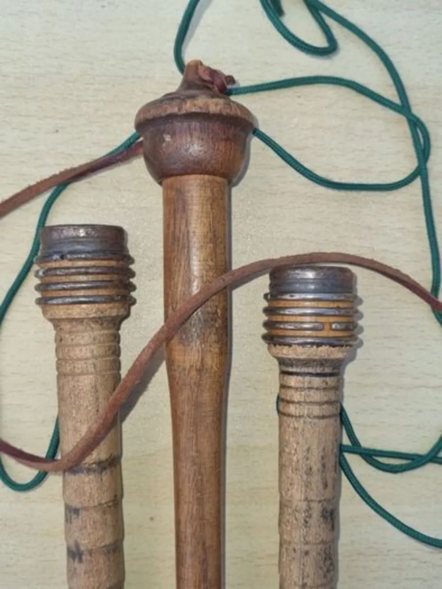 Vintage weaving spools turned into a toy - Image 2