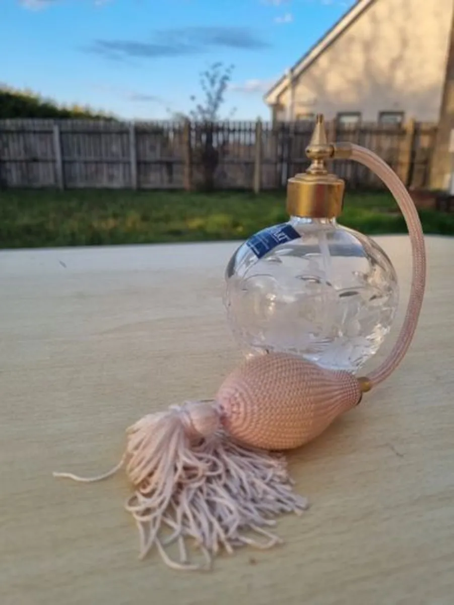 Stuart crystal perfume bottle with atomizer - Image 4