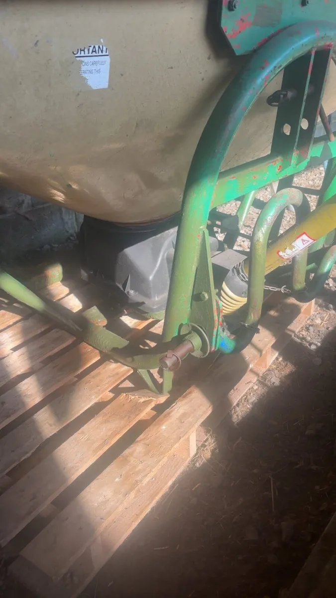 Fertiliser spreader - Image 3
