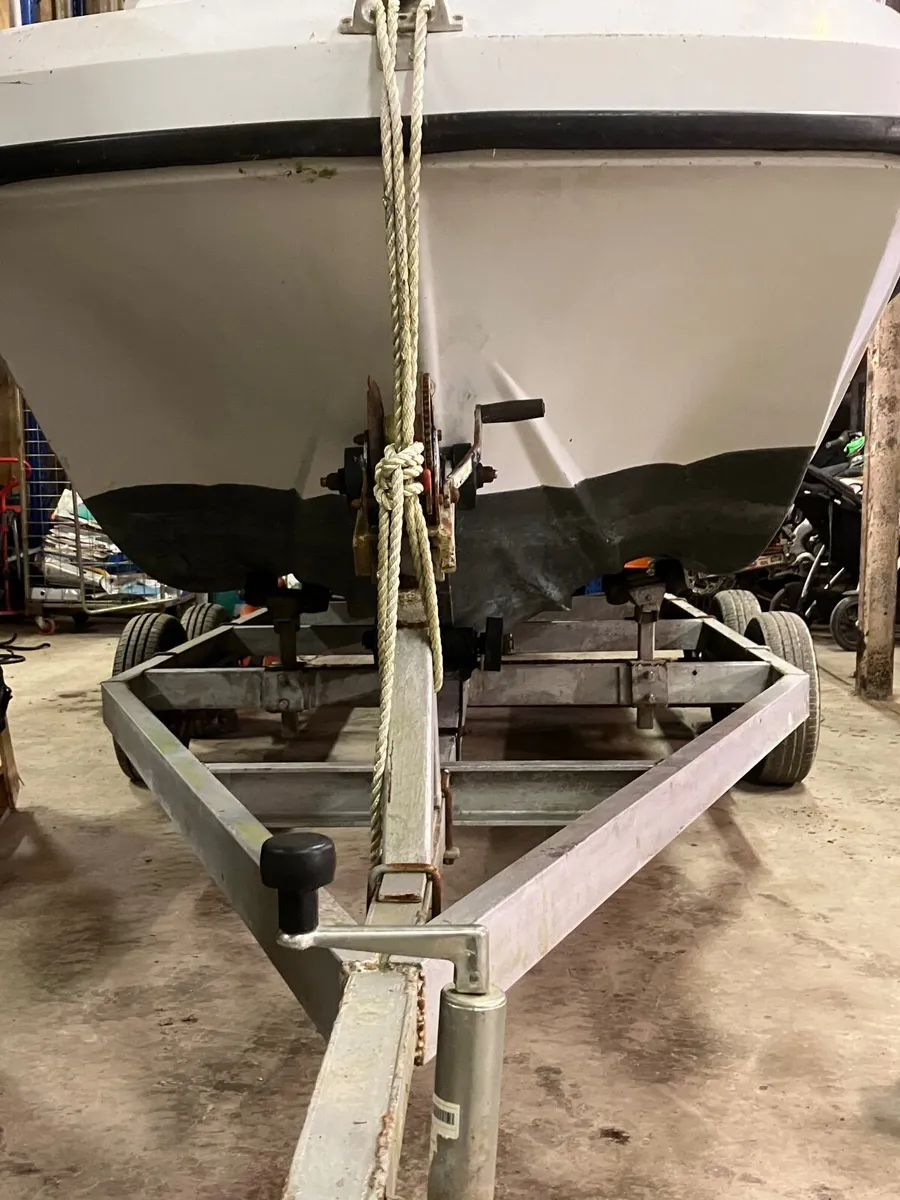 Fishing boat - Image 1