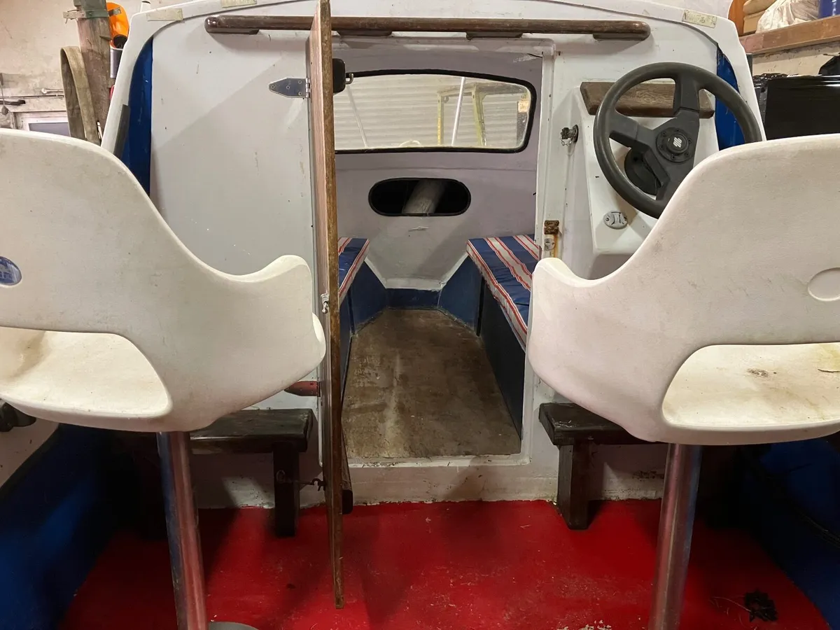 Fishing boat - Image 2