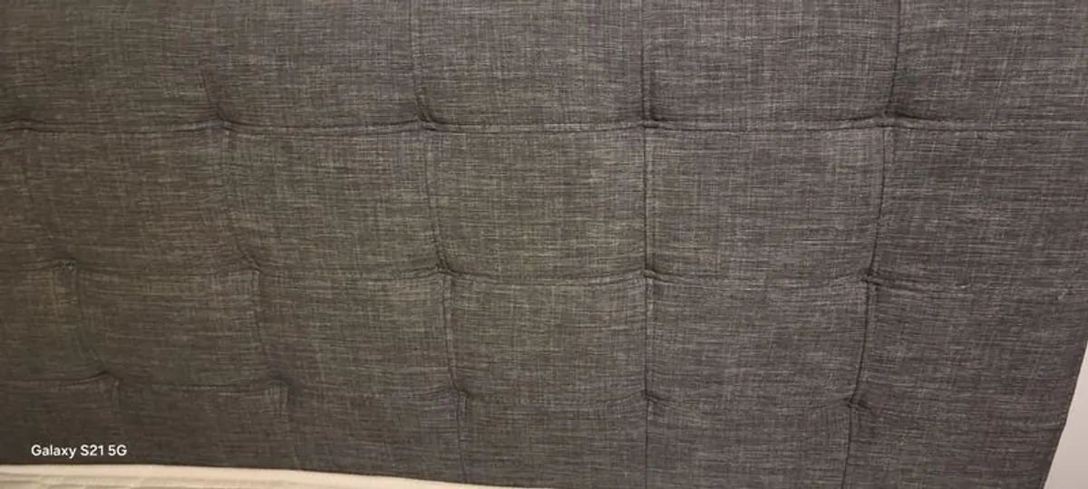 4ft 6 grey fabric double bed - Image 1