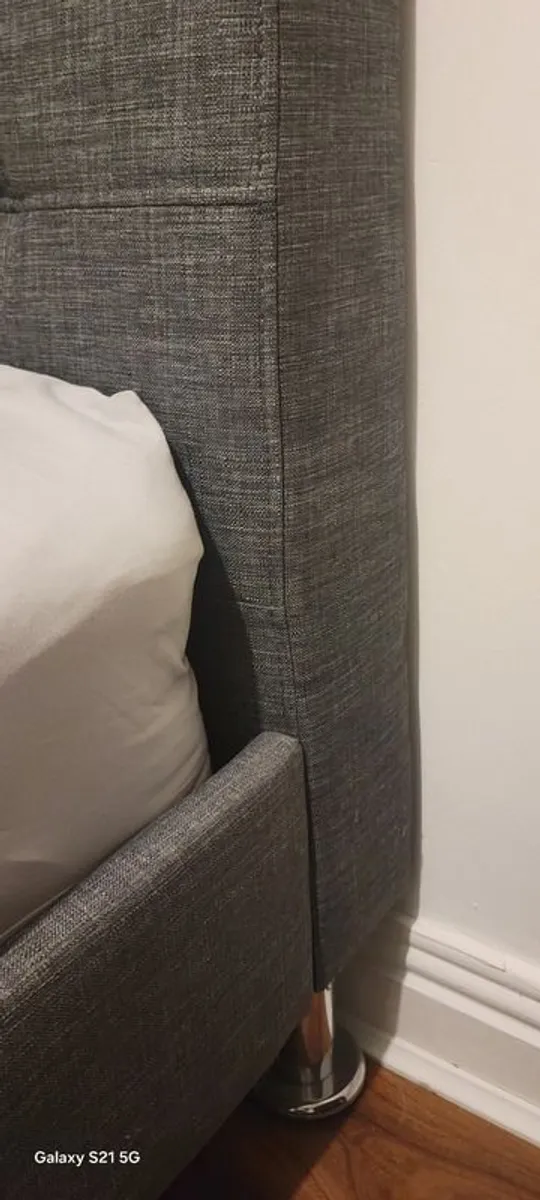 4ft 6 grey fabric double bed - Image 3