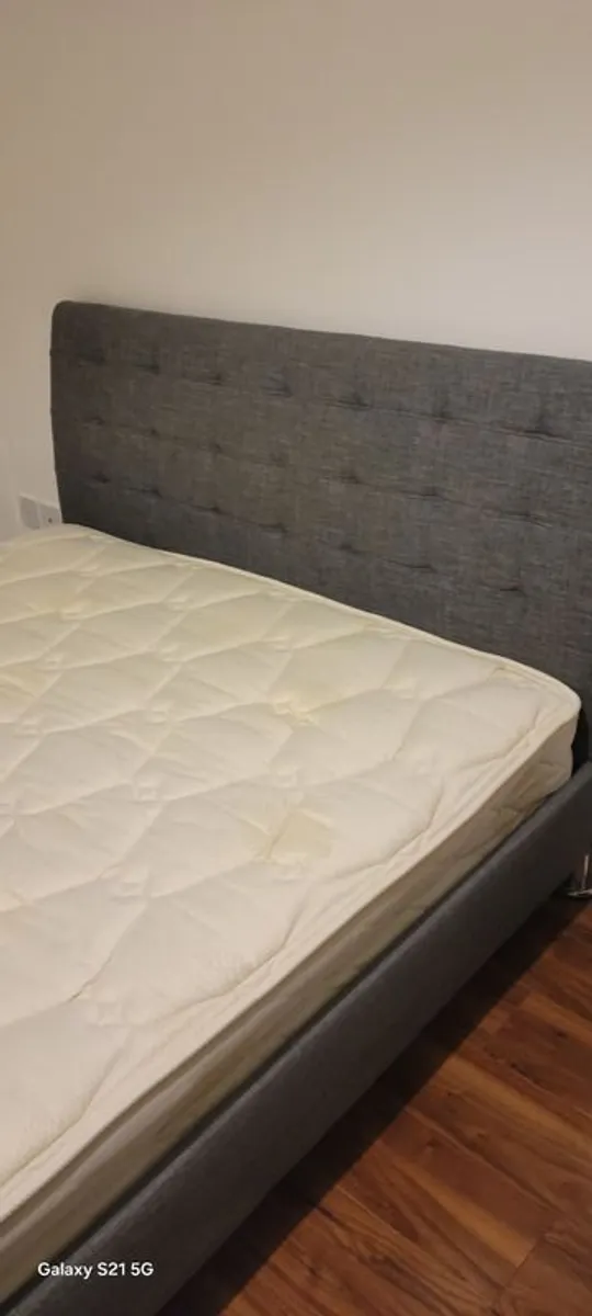 4ft 6 grey fabric double bed - Image 4