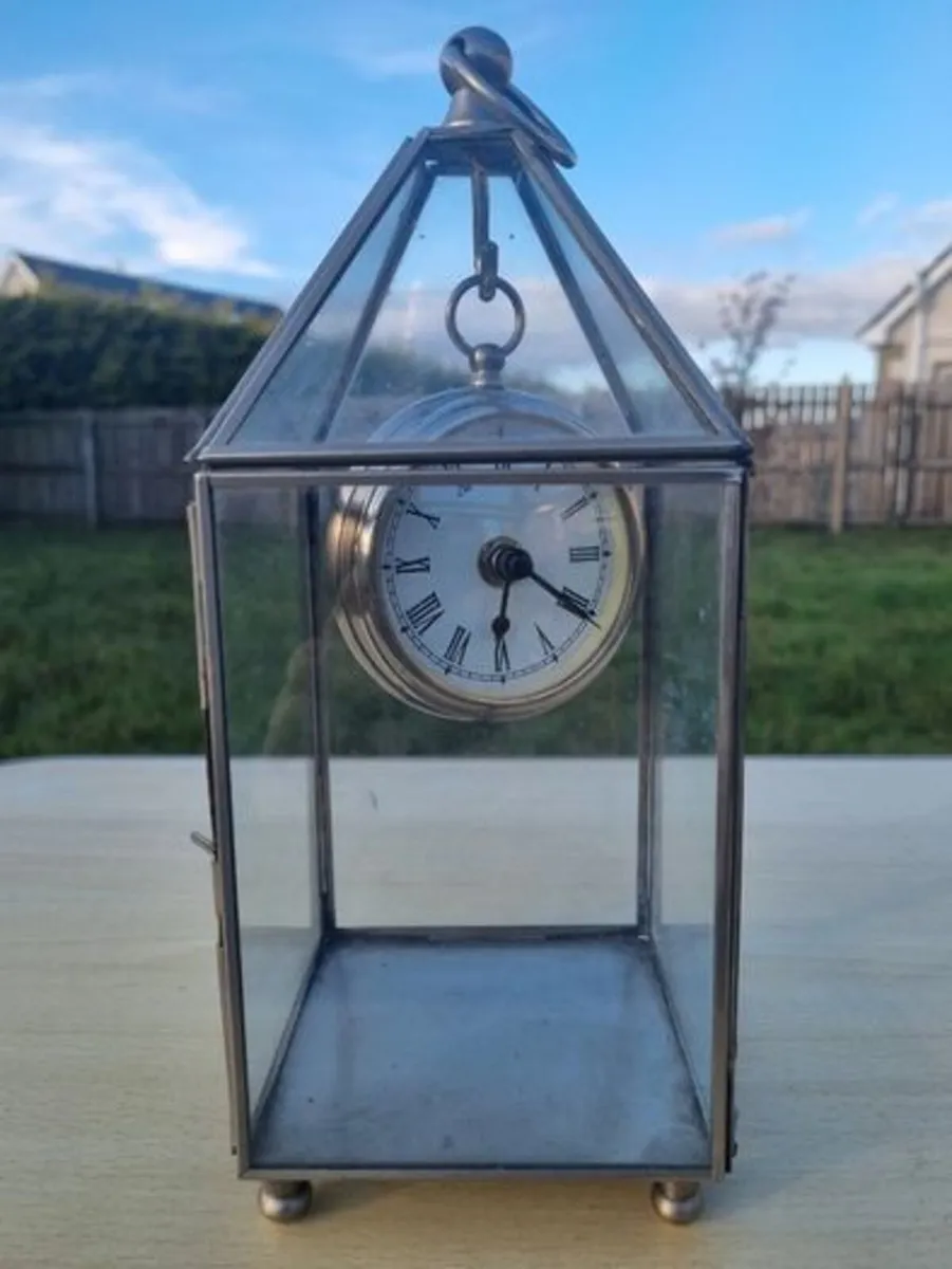 Table clock in a glass lantern. - Image 1