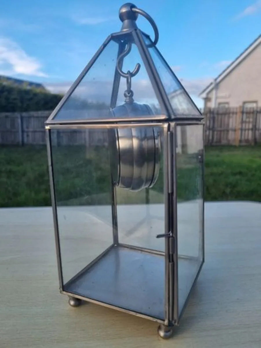 Table clock in a glass lantern. - Image 4