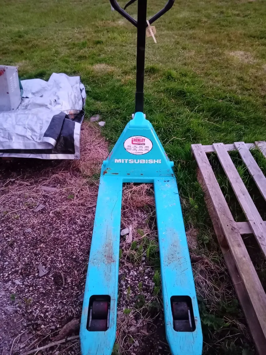 Mitsubishi ME25 2.5ton pallet truck