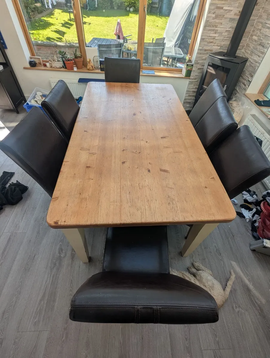 Table and chairs FREE TO TAKE AWAY